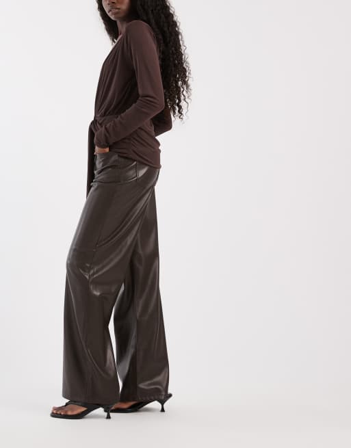 Pantaloni a gamba larga in pelle sintetica marroni, 2 di 5
