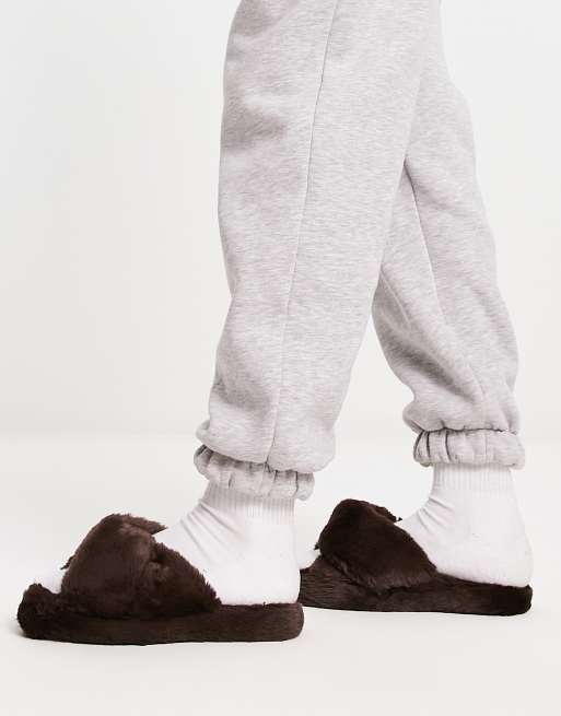 Pantuflas color chocolate con diseño retorcido sin cierres Zeve de ASOS DESIGN , 4 de 4