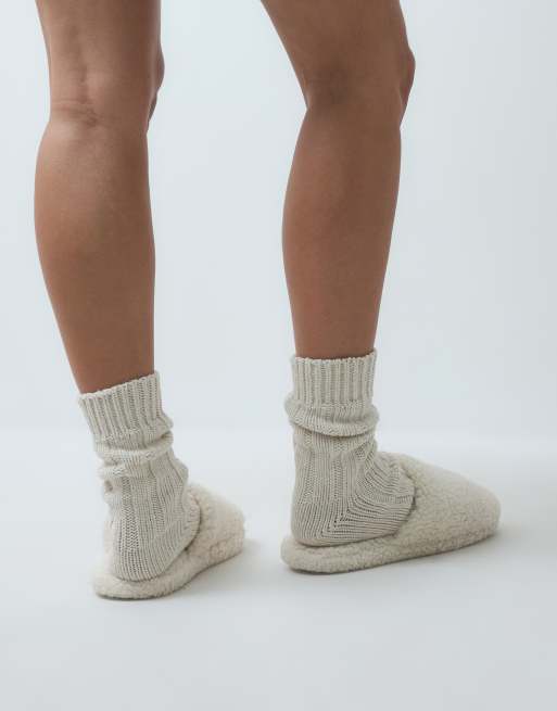 Pantuflas color crema con puntera cerrada de borreguito Zina de ASOS DESIGN, 3 de 4