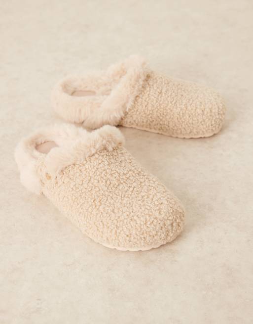 Pantuflas color crema estilo mules de borreguito Zabby de ASOS DESIGN, 2 de 4