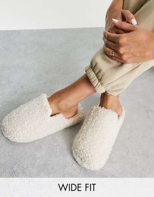 Pantuflas color crema mullidas de Glamorous Wide Fit