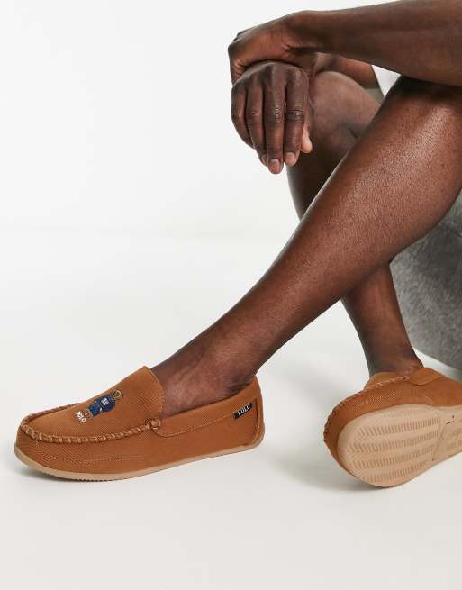 Pantuflas color tostado con detalle de oso y bandera estadounidense de sarga de Ralph Lauren 