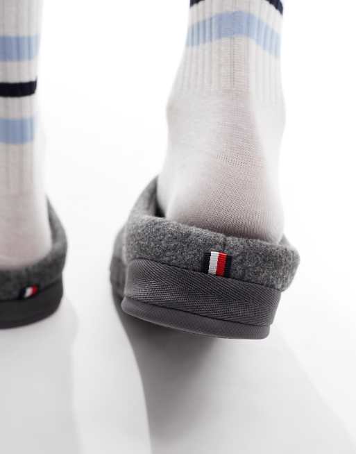 Pantuflas con lavado ceniza de fieltro cálido de Tommy Hilfiger, 2 de 4