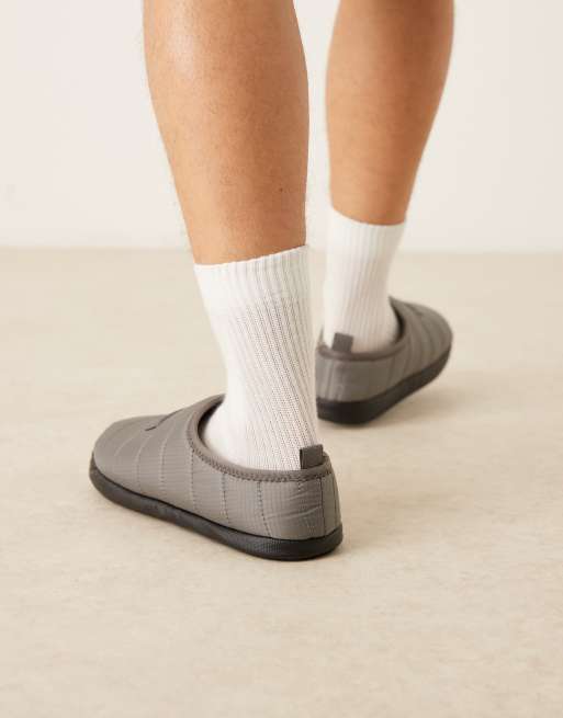 Pantuflas gris acolchadas de tejido antidesgarros de Calvin Klein, 2 de 4