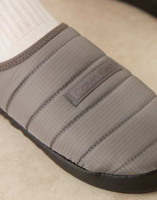 Pantuflas gris acolchadas de tejido antidesgarros de Calvin Klein, 3 de 4