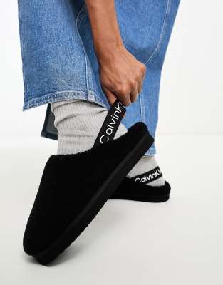 Pantuflas negras estilo zuecos de sherpa de Calvin Klein Jeans