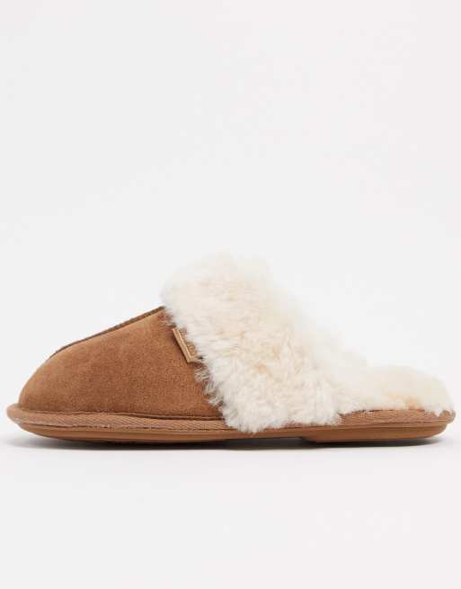 Pantuflas tipo mule en color castaño de Sheepskin by Totes