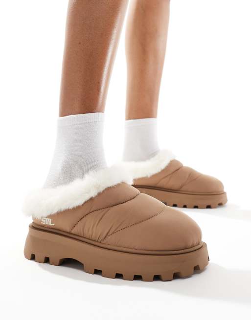 Pantuflas tostadas con forro de piel sintética Fireplace de Steve Madden