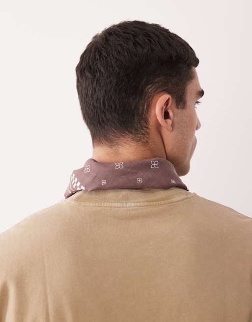 Pañuelo marrón con estampado de cachemir y detalle a cuadros dameros de algodón de ASOS DESIGN, 3 de 3