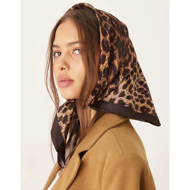 Pañuelo marrón con estampado de leopardo de satén de Mango ASOS