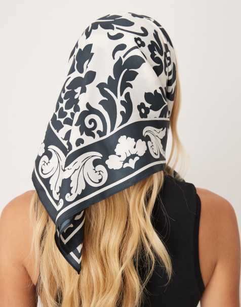 Pañuelo negro con estampado floral de satén de Mango - view 1