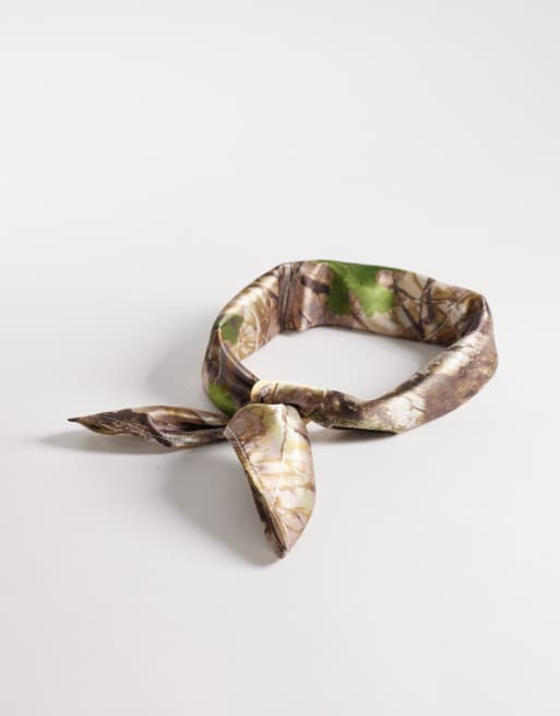 Pañuelo para la cabeza multicolor con estampado de camuflaje de COLLUSION, 3 de 3