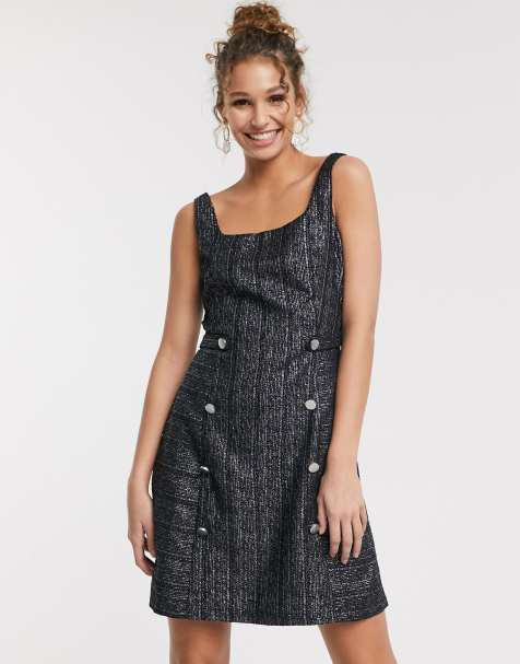 Paper Dolls – Schwarzes Träger-Minikleid mit goldenen Knöpfen