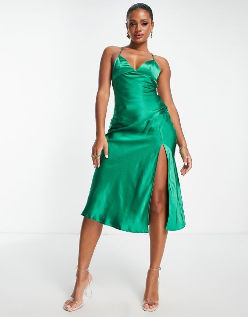 Parallel Lines – Midikleid aus Satin in Smaragdgrün mit Zierausschnitt hinten