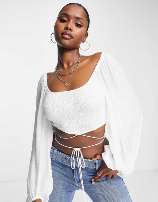 Parallel Lines – Vit crop top med smala band och volymärmar 