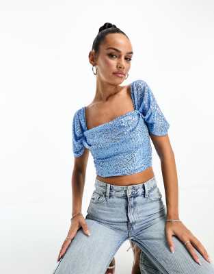 Parallell Lines sequin off the shoulder crop top in blue φωτογραφία