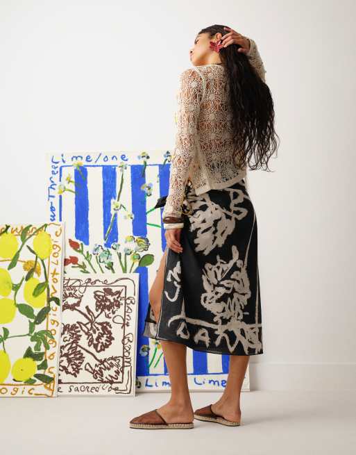 Pareo blanco y negro con estampado floral abstracto de Topshop, 2 de 4