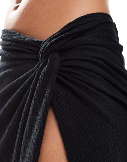 Pareo midi negro con cintura retorcida y acabado texturizado de ASOS DESIGN, 5 de 5