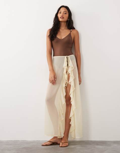 Pareo negro con detalle de lazada y volante de chifón transparente de Miss Selfridge - view 1