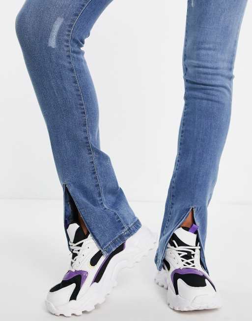 Flared jeans 2024 met sneakers