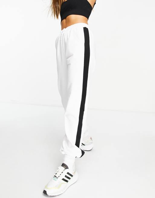 Jogger with shop white stripe