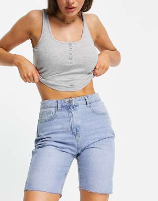 Parisian - Längere Jeansshorts in Hellblau mit unversäubertem Saum