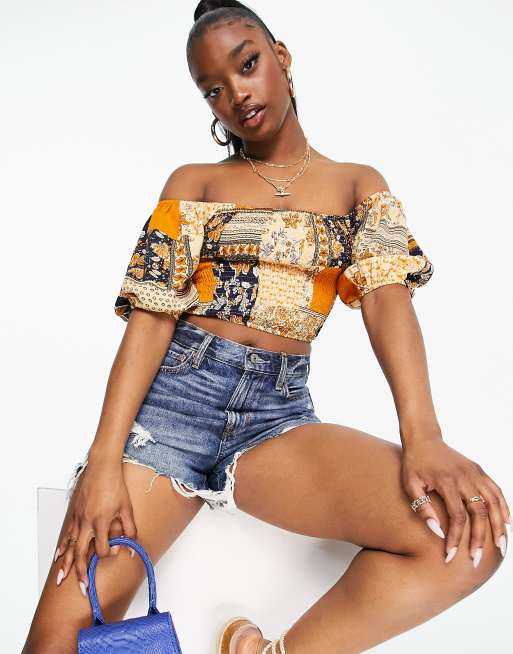 Parisian – Scarfmönstrad off shoulder crop top med smockad design, 2 av 4