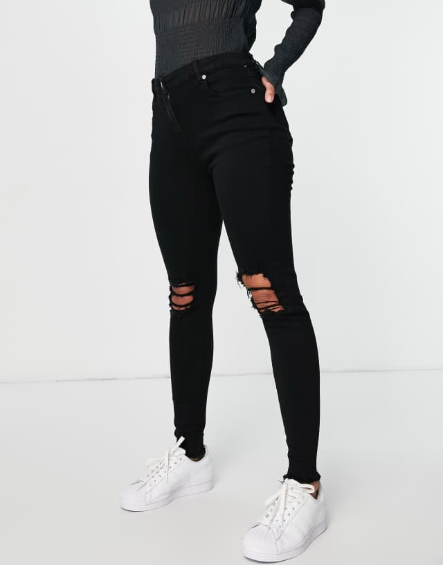 Parisian skinny jeans with ripped knee in black