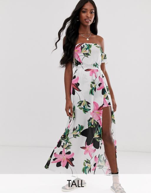 Parisian Tall – Schulterfreies Maxikleid in Weiß mit Blumenmuster