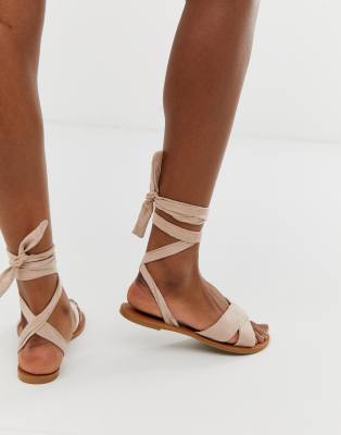 sandalen mit schnürung am bein