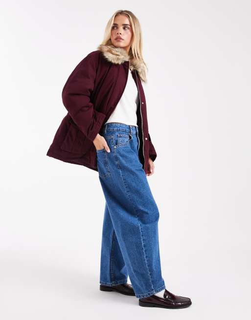 Parka burdeos con cuello de piel sintética de Miss Selfridge Petite, 3 de 4