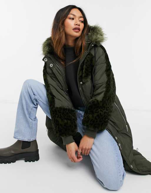 Parka larga acolchada con paneles de piel sintética de Urban Code