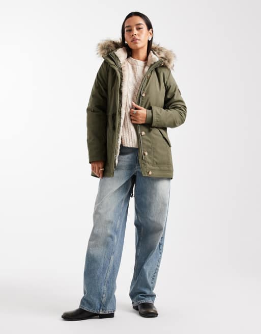 Parka verde con capucha y forro de efecto peluche de Hollister
