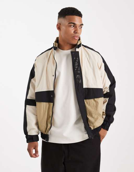 Parlez - Beige/sort jakke med gennemgående lynlås og logoprint på ryggen, 3 af 5