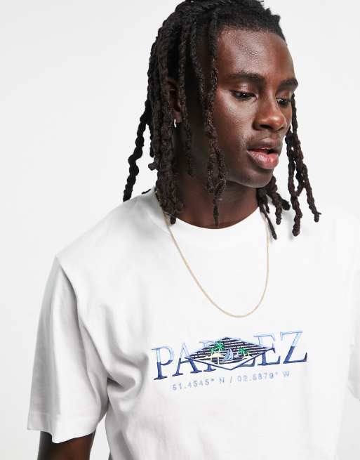 Parlez Club – Biały T-shirt z nadrukiem z flagą na dekolcie i na plecach