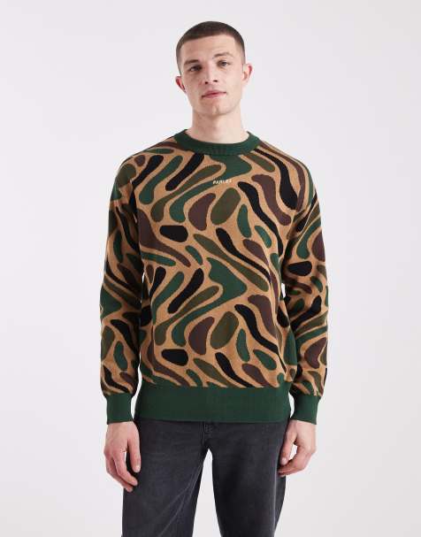 Parlez – Strickpullover in Grün/Braun mit Military-Muster und Logo - view 1
