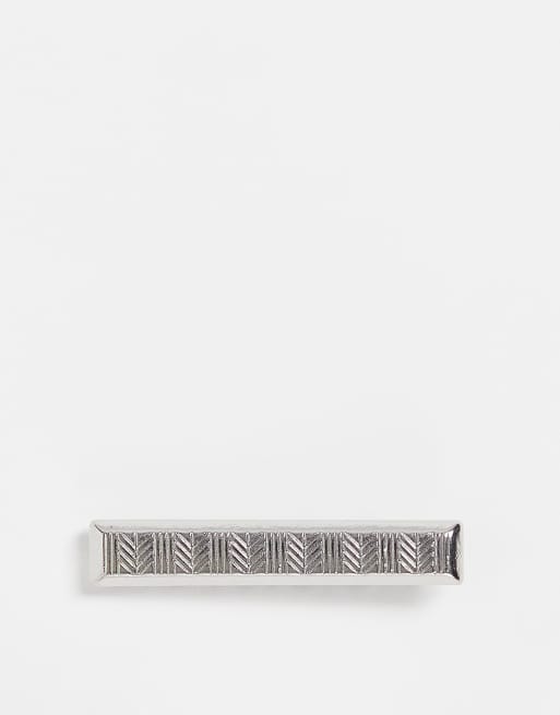 Pasador de corbata plateado para fiestas con diseño de chevrón grabado de ASOS DESIGN