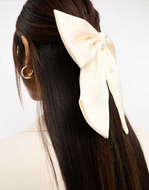 Pasador para el cabello color crema con lazo extragrande de Kaiia