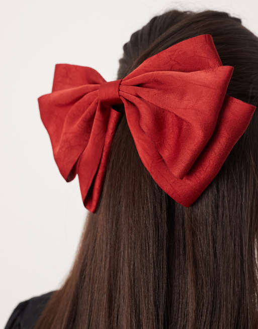 Pasador para el cabello con lazo grande rojo de satén de ASOS DESIGN, 3 de 3