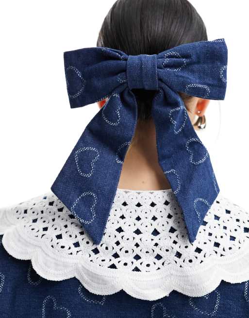 Pasador para el cabello en forma de lazo con adorno de corazones de denim de sister jane (parte de un conjunto)