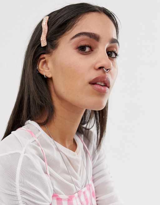 Pasador para el pelo ondulado con pedrería de resina con diseño de mármol en melocotón de Margherita 
