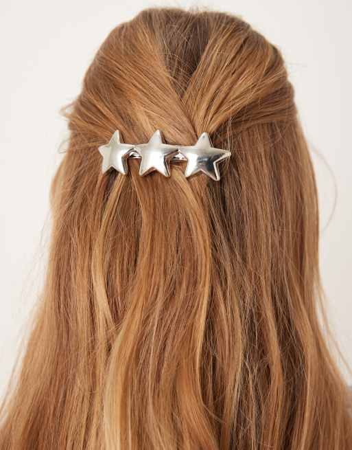 Pasador para el pelo plateado con diseño llamativo de estrellas de DesignB London