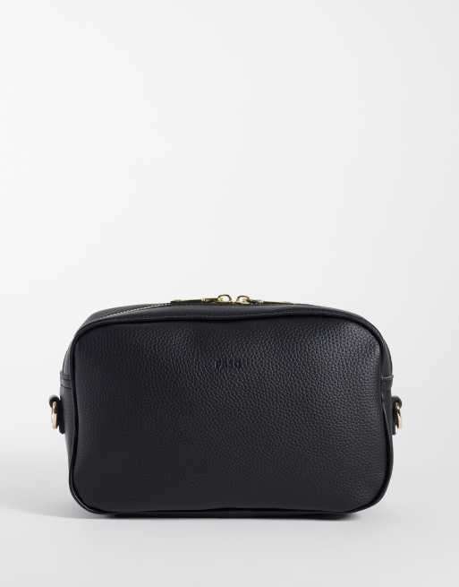 PASQ - bolso bandolera tipo cámara de grano suave en negro, 1 de 4