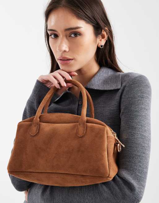 PASQ - Borsa bowling piccola in camoscio color cuoio con tracolla