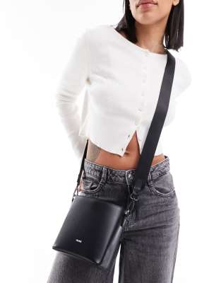 PASQ PASQ crossbody drawstring bucket bag in black