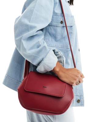 diamond shaped crossbody bag in burgundy-Red