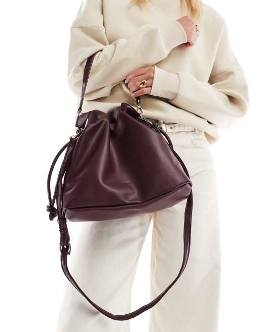 PASQ drawstring soft shoulder bag in burgundy
