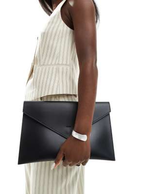 envelope clutch bag in black