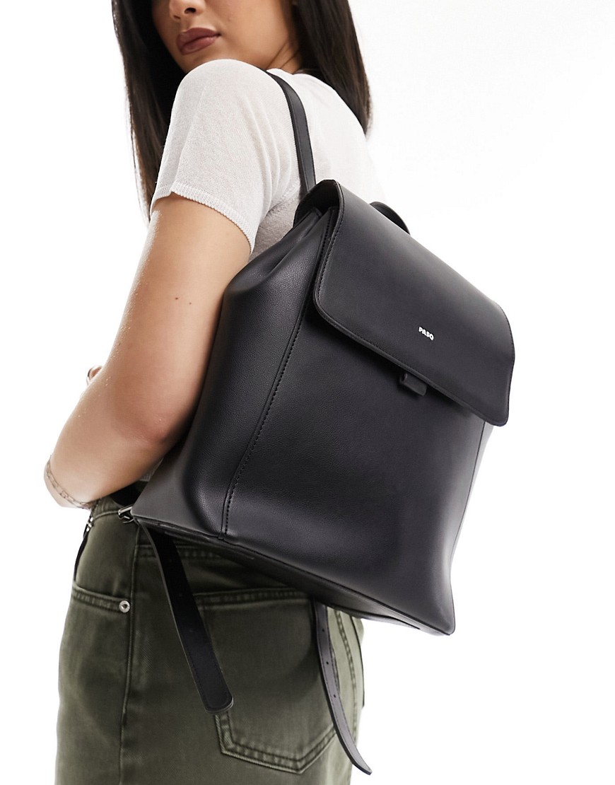 PASQ flapover backpack in black