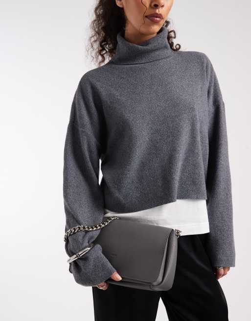 PASQ grain flap-over crossbody chain bag in gray, 2 of 4